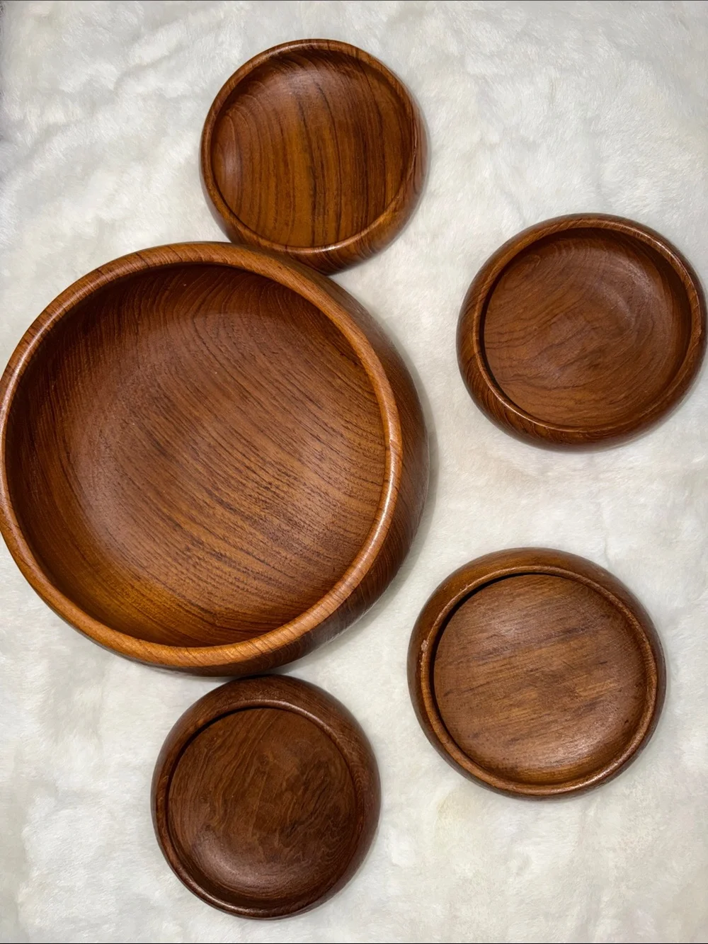 Dolphin Genuine Teak Wood Bowl set 5Pc. Great condition Beautiful set